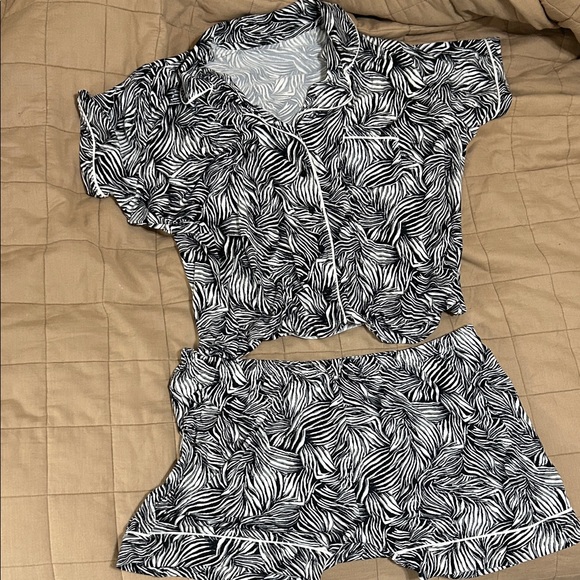 Badgley Mischka Other - Badgley Mischka Zebra Print Loungewear Set. Size XL.